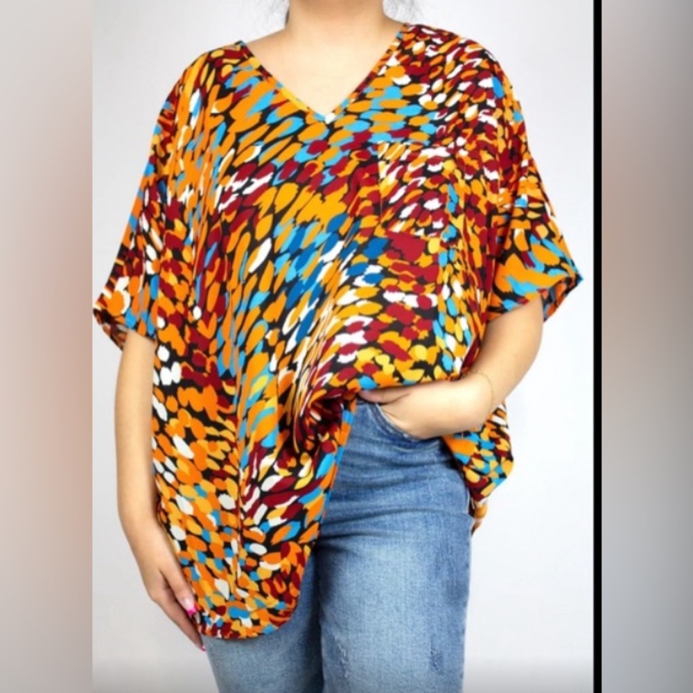 Jodifl tunic top size:small (oversized). Short sleeve, v-neck, tropical print.